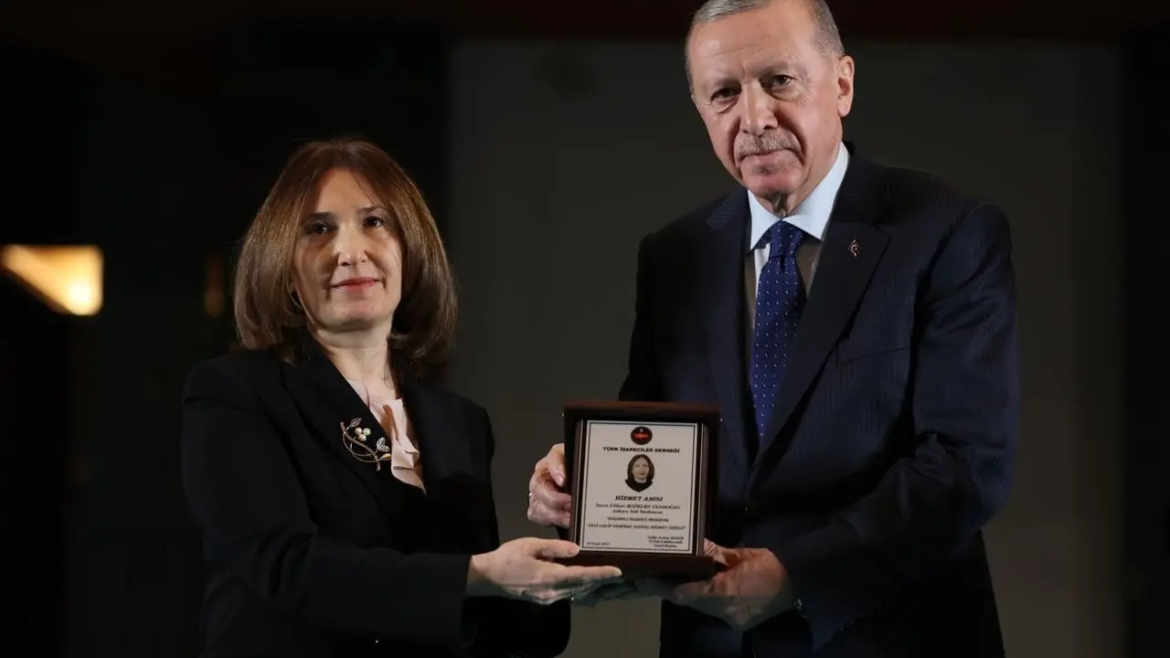 Ankara Vali Yardımcısı Elif Nur Bozkurt Tandoğan’a Ödül