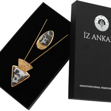 Beyaz-Kahverengi Desenli Üçgen ve Oval Agat Kolye ve Yüzük Seti