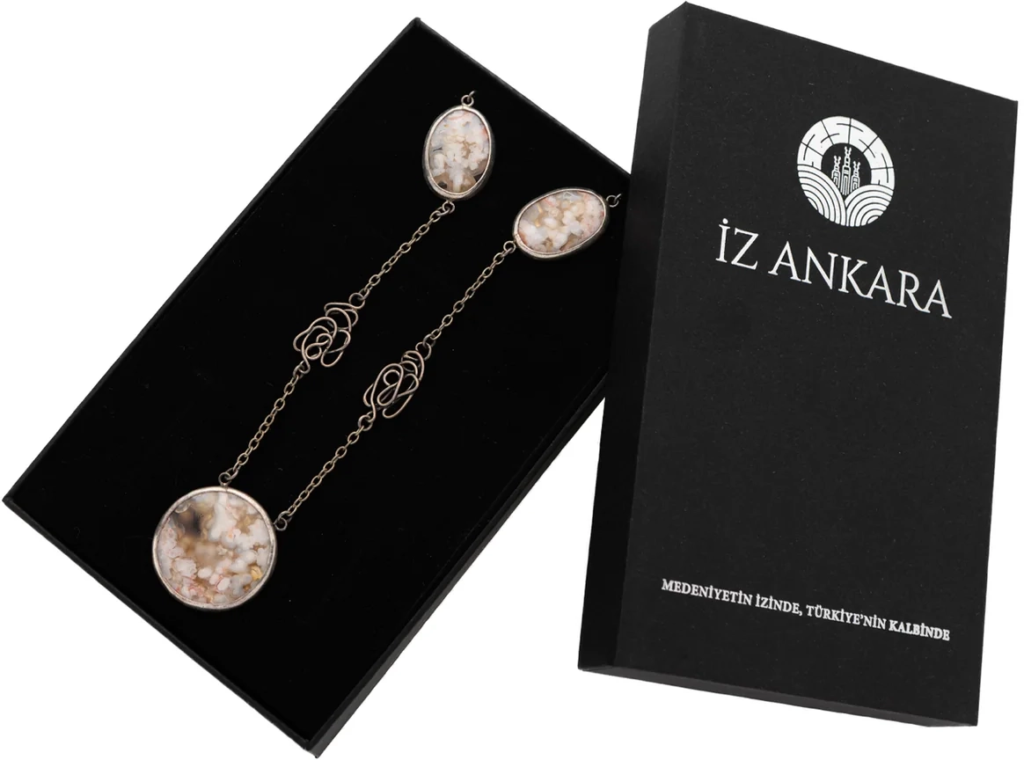 Beyaz-Kahverengi Oval ve Yuvarlak Agat Taşlı Gümüş Kolye