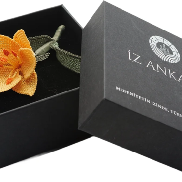 Çiğdem Çiçeği Broş – Nallıhan İğne Oyası