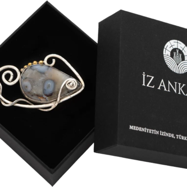 Kahverengi-Beyaz Yuvarlak Şekilli Agat Broş