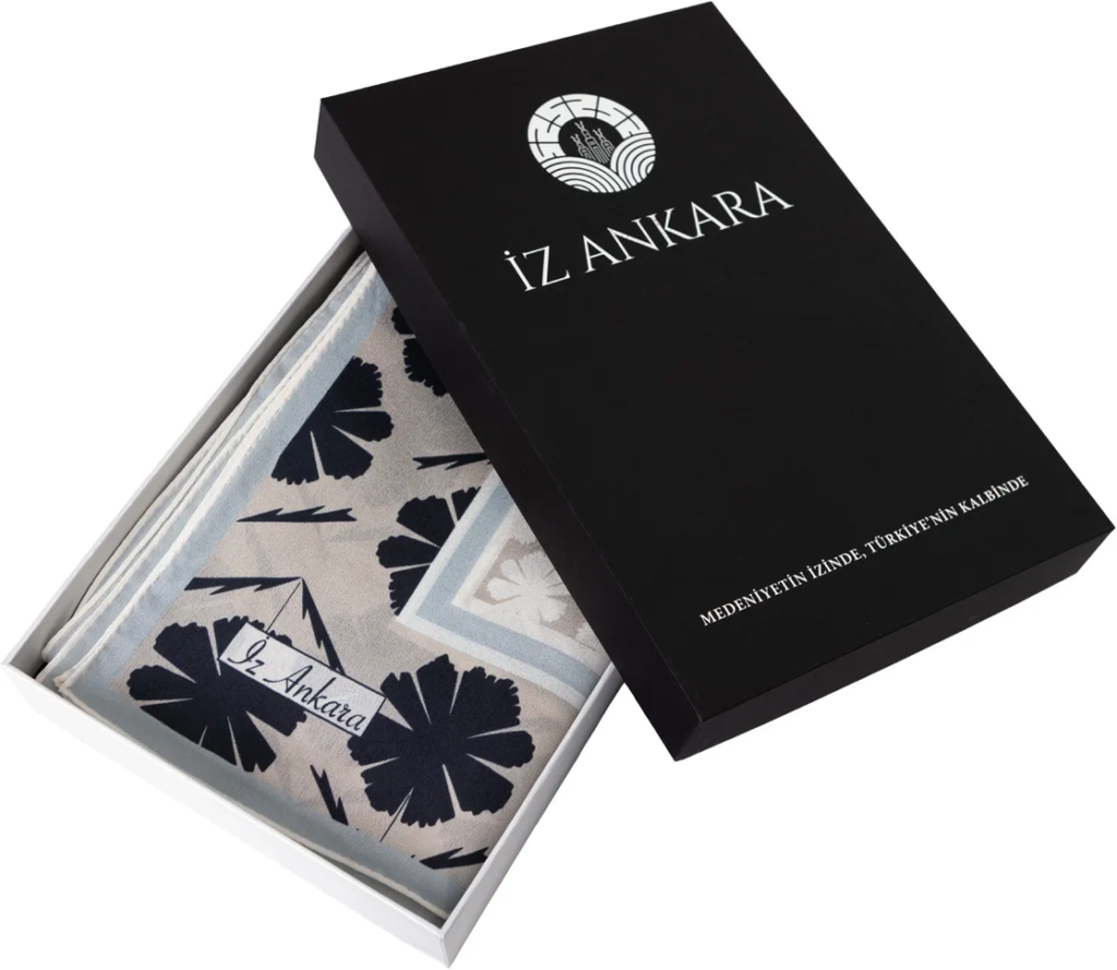 Sevgi Çiçeği Desenli İpek Şal | Siyah & Gri