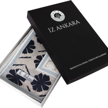 Sevgi Çiçeği Desenli İpek Şal | Siyah & Gri