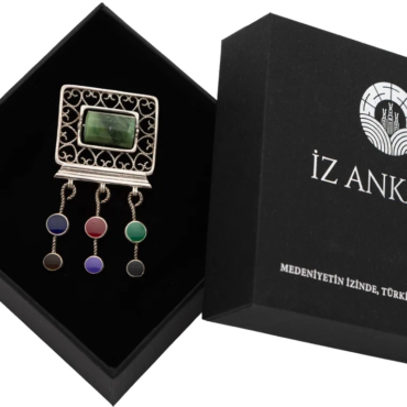 Yeşil Dikdörtgen Taş Broş